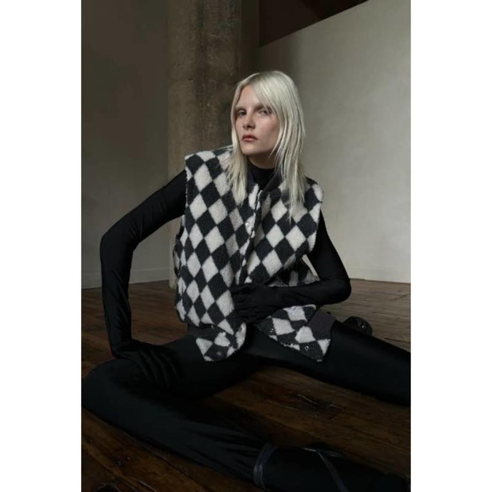 Simonett Vest Gray White Cozy Sherpa Diamond Check Print Snap Button NWT Size OS